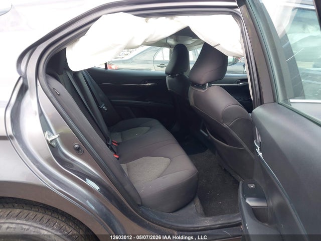 12603012 :رقم المزاد ، 4T1C11AK6LU350418 vin ، 2020 Toyota Camry Le مزاد بيع