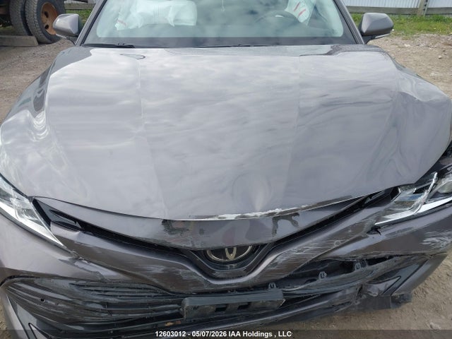 12603012 :رقم المزاد ، 4T1C11AK6LU350418 vin ، 2020 Toyota Camry Le مزاد بيع