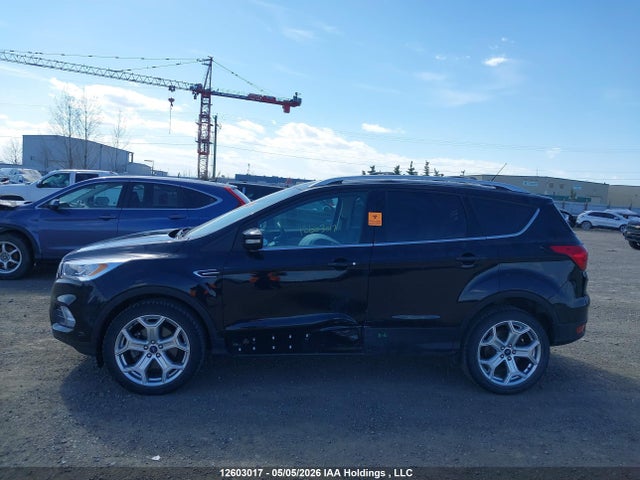 1FMCU9J91KUB36793 Ford Escape Titanium