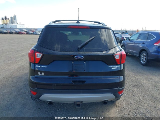 1FMCU9J91KUB36793 Ford Escape Titanium