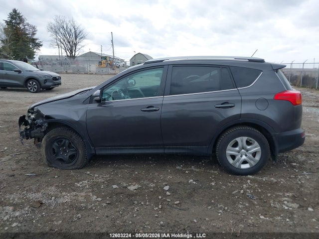 2T3ZFREV1FW206124 Toyota RAV4 LE