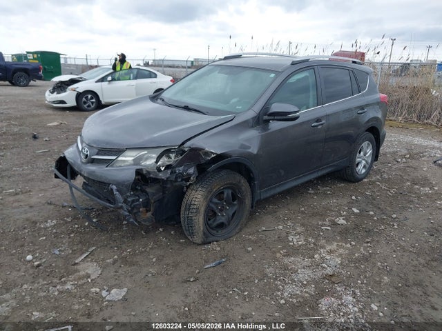 2T3ZFREV1FW206124 Toyota RAV4 LE