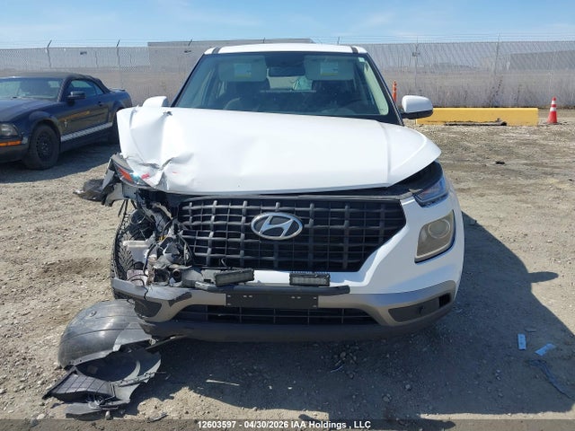Hyundai Venue Essential Manual 2022 KMHRB8A33NU175654 Image 12