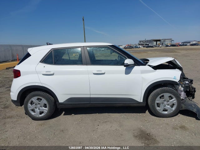 Hyundai Venue Essential Manual 2022 KMHRB8A33NU175654 Image 13