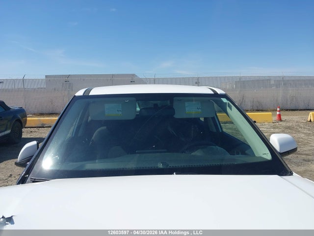 Hyundai Venue Essential Manual 2022 KMHRB8A33NU175654 Image 17