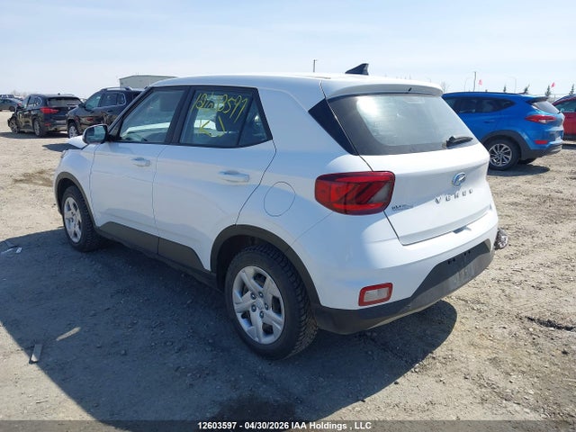 Hyundai Venue Essential Manual 2022 KMHRB8A33NU175654 Image 3