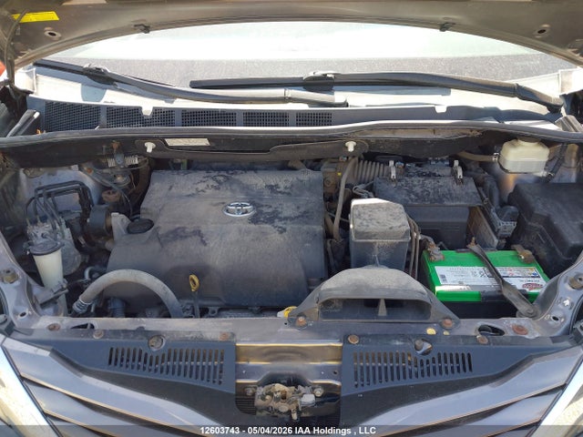 2015 Toyota Sienna Le 8 Passenger მანქანა იყიდება აუქციონზე, vin: 5TDKK3DC7FS567577, აუქციონის ნომერი: 12603743