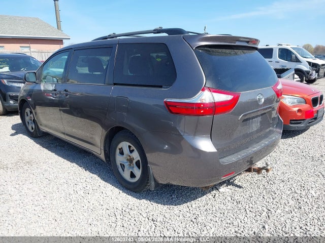 2015 Toyota Sienna Le 8 Passenger მანქანა იყიდება აუქციონზე, vin: 5TDKK3DC7FS567577, აუქციონის ნომერი: 12603743