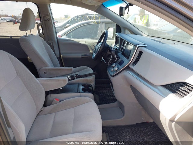 2015 Toyota Sienna Le 8 Passenger მანქანა იყიდება აუქციონზე, vin: 5TDKK3DC7FS567577, აუქციონის ნომერი: 12603743