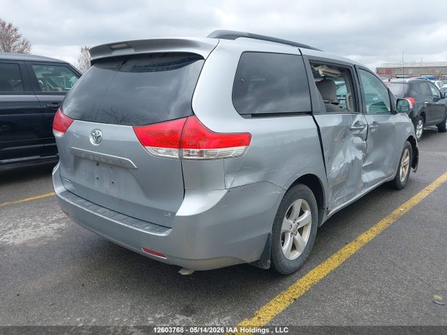Продажа на аукционе авто 2014 Toyota Sienna, vin: 5TDKK3DCXES421916, номер лота: 12603768