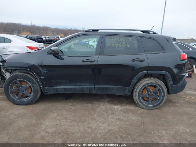 1C4PJMAS6GW298614 Jeep Cherokee Sport