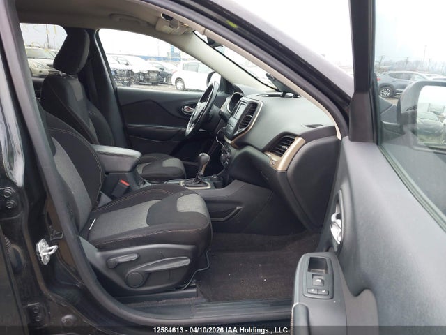 1C4PJMAS6GW298614 Jeep Cherokee Sport