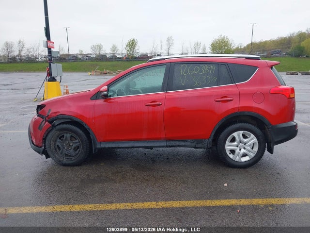 2T3BFREV1FW363377 Toyota RAV4 LE