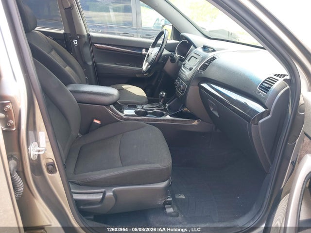 5XYKTDA7XEG472825 KIA SORENTO LX