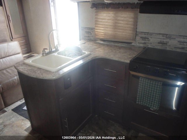 12603964 :رقم المزاد ، 4X4TSVV26G2474736 vin ، 2016 Forest River Surveyor 200mble مزاد بيع