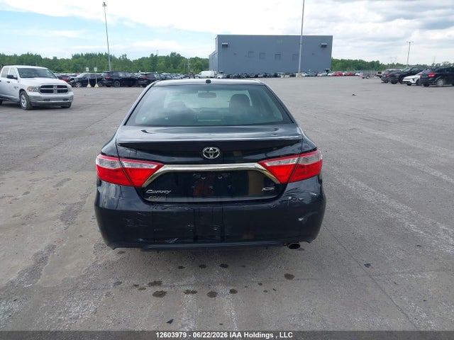 2015 Toyota Camry Le/xle/se/xse მანქანა იყიდება აუქციონზე, vin: 4T1BF1FK7FU965506, აუქციონის ნომერი: 12603979