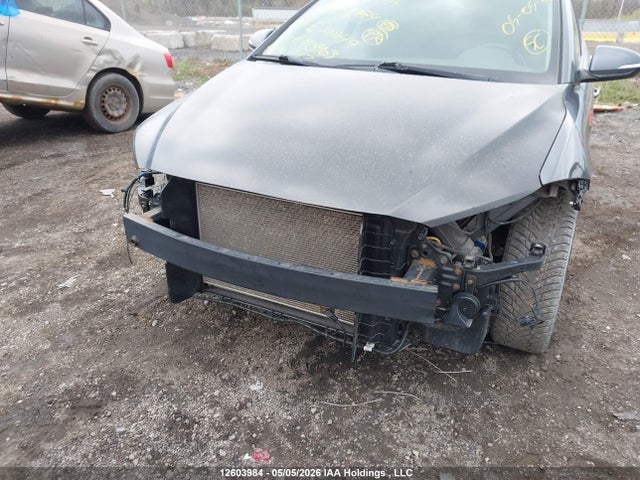 KMHD84LFXJU640403 Hyundai ELANTRA GL