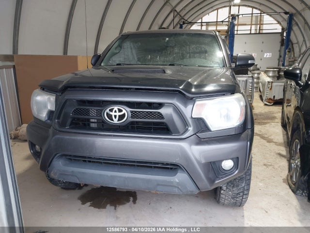 12586793 :رقم المزاد ، 5TFMU4FN6DX013493 vin ، 2013 Toyota Tacoma V6 مزاد بيع