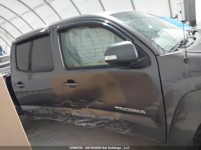 12586793 :رقم المزاد ، 5TFMU4FN6DX013493 vin ، 2013 Toyota Tacoma V6 مزاد بيع