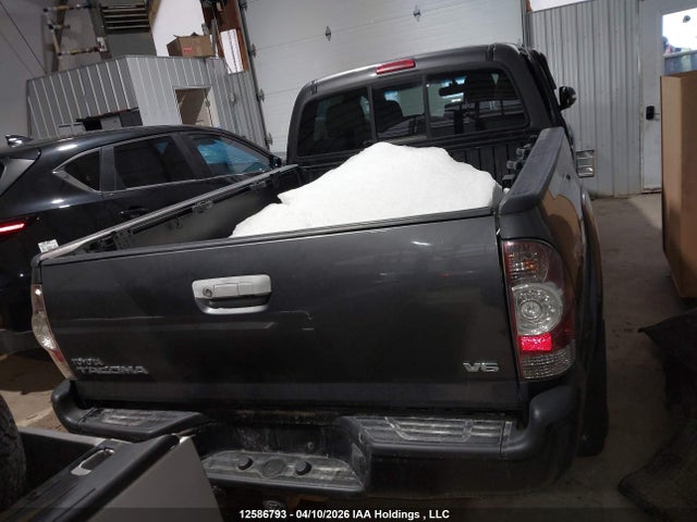 12586793 :رقم المزاد ، 5TFMU4FN6DX013493 vin ، 2013 Toyota Tacoma V6 مزاد بيع