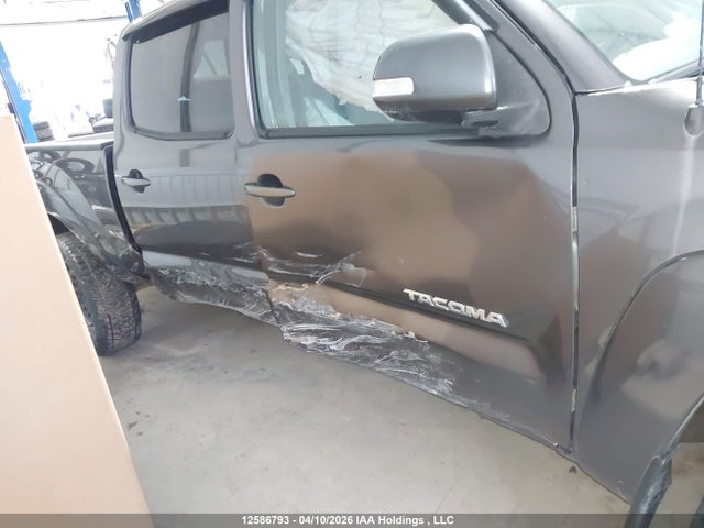 12586793 :رقم المزاد ، 5TFMU4FN6DX013493 vin ، 2013 Toyota Tacoma V6 مزاد بيع