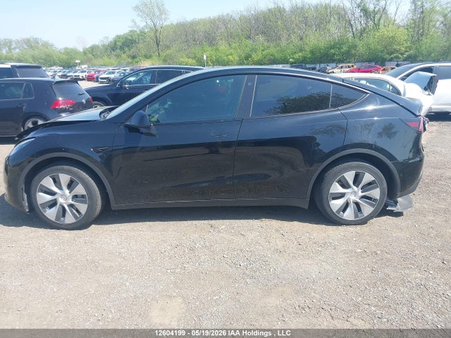 7SAYGDEE8NF453899 Tesla Model Y