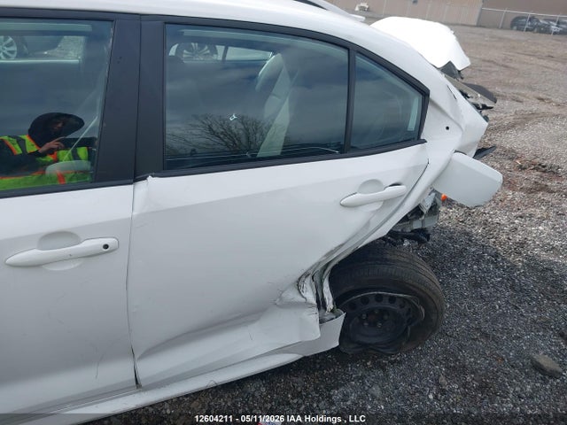 12604211 :رقم المزاد ، 5YFBPMBE5NP351391 vin ، 2022 Toyota Corolla Le/xle مزاد بيع