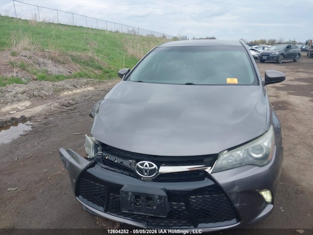 12604252 :رقم المزاد ، 4T1BF1FK2FU021709 vin ، 2015 Toyota Camry Le/xle/se/xse مزاد بيع