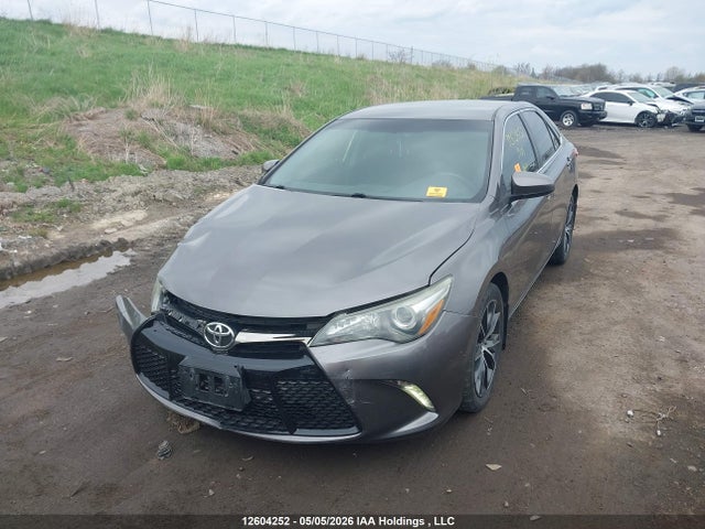 12604252 :رقم المزاد ، 4T1BF1FK2FU021709 vin ، 2015 Toyota Camry Le/xle/se/xse مزاد بيع