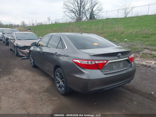 12604252 :رقم المزاد ، 4T1BF1FK2FU021709 vin ، 2015 Toyota Camry Le/xle/se/xse مزاد بيع