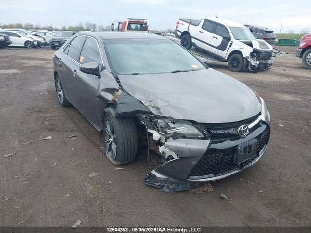 12604252 :رقم المزاد ، 4T1BF1FK2FU021709 vin ، 2015 Toyota Camry Le/xle/se/xse مزاد بيع