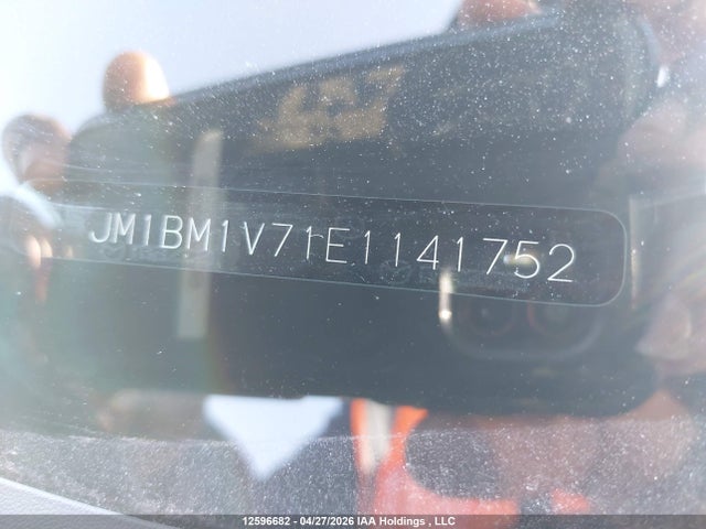 JM1BM1V71E1141752 Mazda MAZDA3