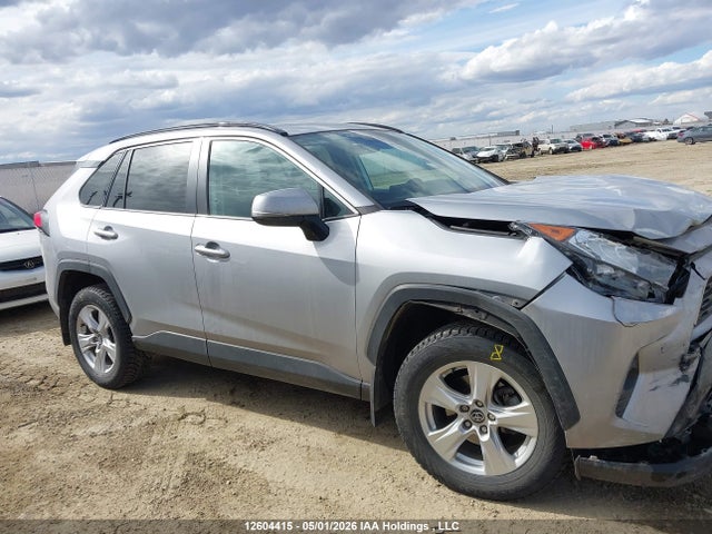2020 Toyota Rav4 Xle/xle Premium მანქანა იყიდება აუქციონზე, vin: 2T3R1RFV2LW111340, აუქციონის ნომერი: 12604415