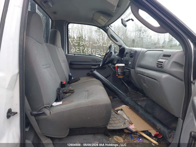 12604588 :رقم المزاد ، NB102878 vin ، 2006 Ford F450 Super Duty مزاد بيع