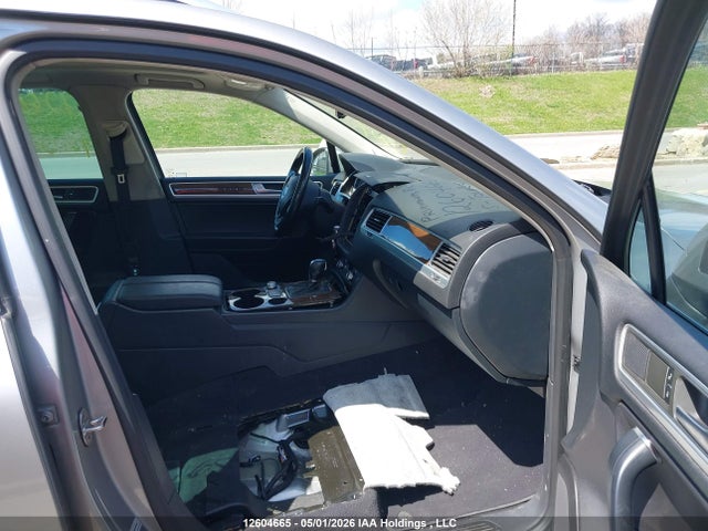 2015 Volkswagen Touareg 3.0 Tdi Comfortline/3.0 Tdi Execline/3.0 Tdi Highline/3.0 Tdi Sportline მანქანა იყიდება აუქციონზე, vin: WVGEP9BP3FD003973, აუქციონის ნომერი: 12604665