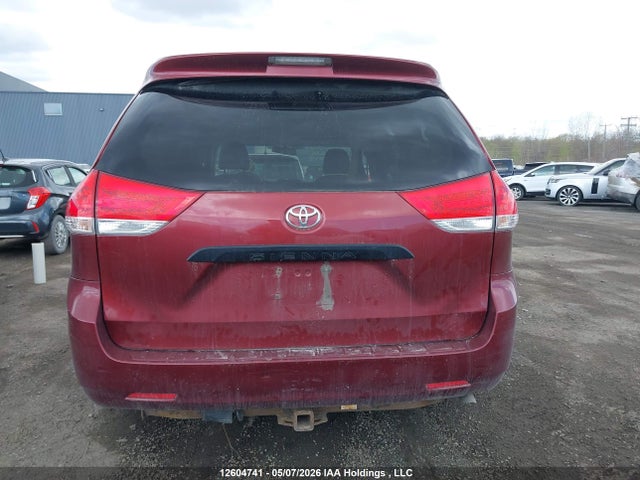 2011 Toyota Sienna V6 7 Passenger მანქანა იყიდება აუქციონზე, vin: 5TDZK3DC8BS024358, აუქციონის ნომერი: 12604741