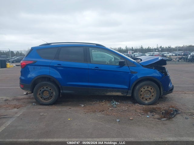 1FMCU9GD7KUC40250 Ford ESCAPE SE