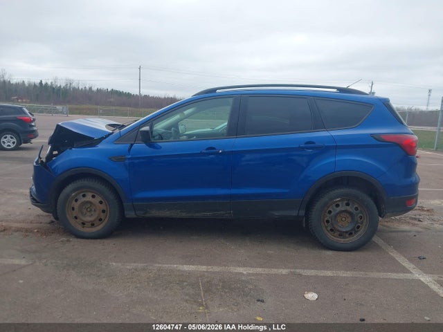 1FMCU9GD7KUC40250 Ford ESCAPE SE