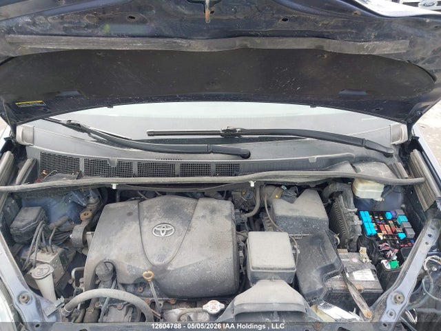 5TDKZ3DC6JS941360 Toyota Sienna Le 8-passenger