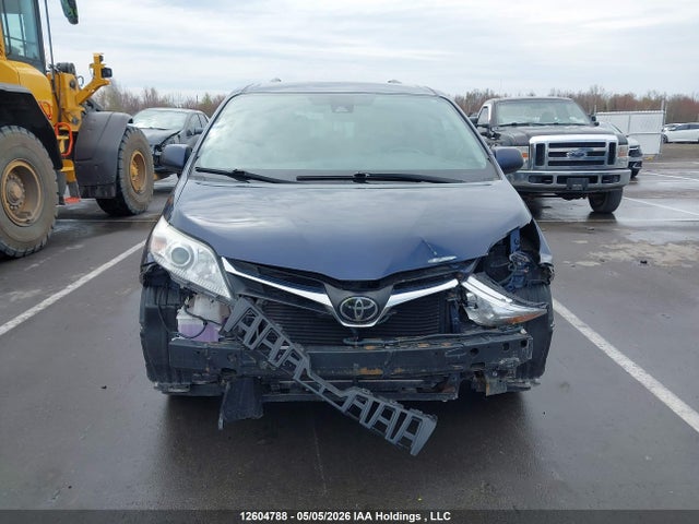 5TDKZ3DC6JS941360 Toyota Sienna Le 8-passenger
