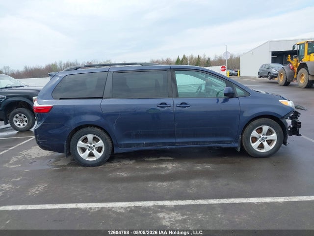 5TDKZ3DC6JS941360 Toyota Sienna Le 8-passenger
