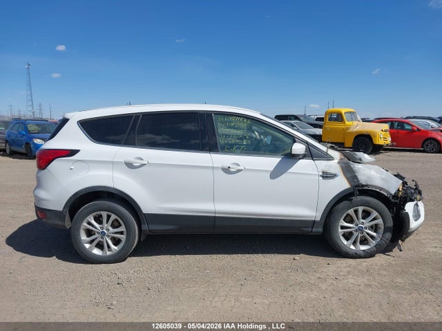 Продажа на аукционе авто 2019 Ford Escape Se, vin: 1FMCU9GD5KUB39899, номер лота: 12605039