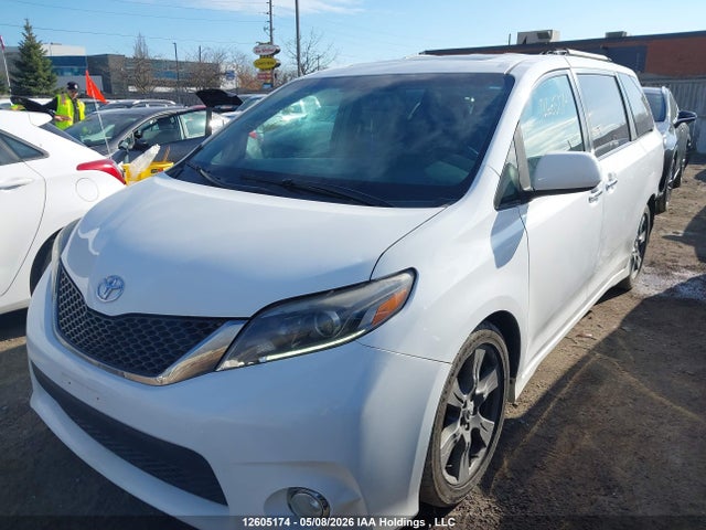 2017 Toyota Sienna Se 8 Passenger მანქანა იყიდება აუქციონზე, vin: 5TDXZ3DC4HS863385, აუქციონის ნომერი: 12605174