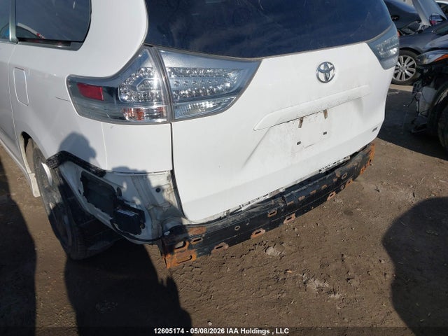 2017 Toyota Sienna Se 8 Passenger მანქანა იყიდება აუქციონზე, vin: 5TDXZ3DC4HS863385, აუქციონის ნომერი: 12605174