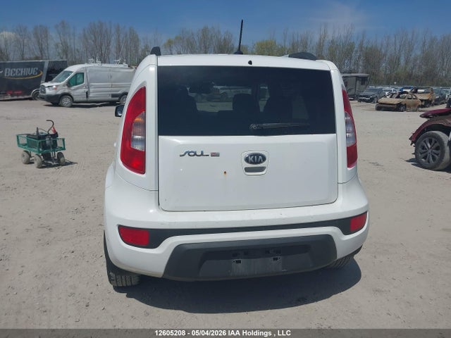 2013 Kia Soul 2.0l 2u/2.0l 4u/2.0l 4u Burner/2.0l 4u Luxury/2.0l 4u Retro მანქანა იყიდება აუქციონზე, vin: KNDJT2A6XD7768592, აუქციონის ნომერი: 12605208