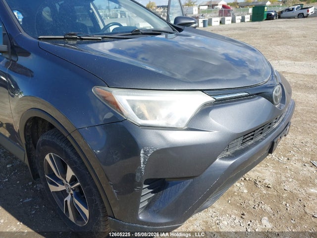 2T3ZFREV0JW498986 Toyota RAV4 LE