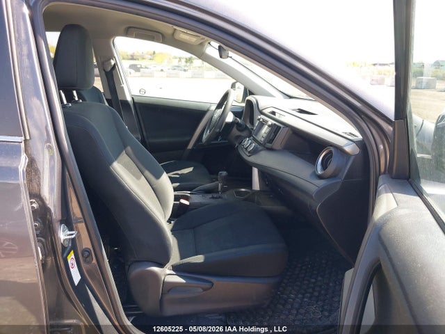 2T3ZFREV0JW498986 Toyota RAV4 LE