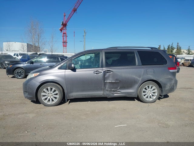 12605325 :رقم المزاد ، 5TDYK3DC9BS013526 vin ، 2011 Toyota Sienna Xle 7 Passenger مزاد بيع