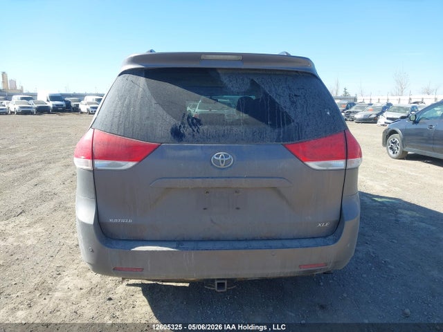 12605325 :رقم المزاد ، 5TDYK3DC9BS013526 vin ، 2011 Toyota Sienna Xle 7 Passenger مزاد بيع