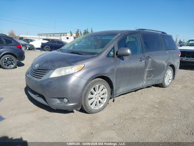 12605325 :رقم المزاد ، 5TDYK3DC9BS013526 vin ، 2011 Toyota Sienna Xle 7 Passenger مزاد بيع